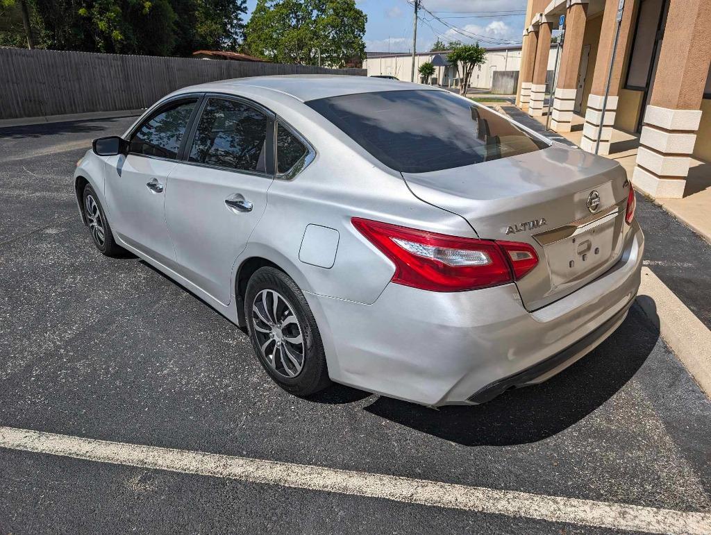 2016 Nissan Altima S photo