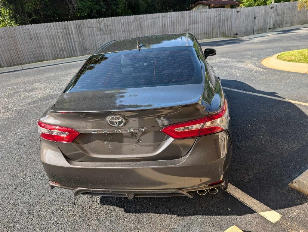 2020 Toyota Camry SE photo