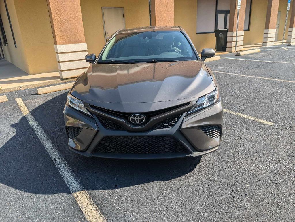 2020 Toyota Camry SE photo