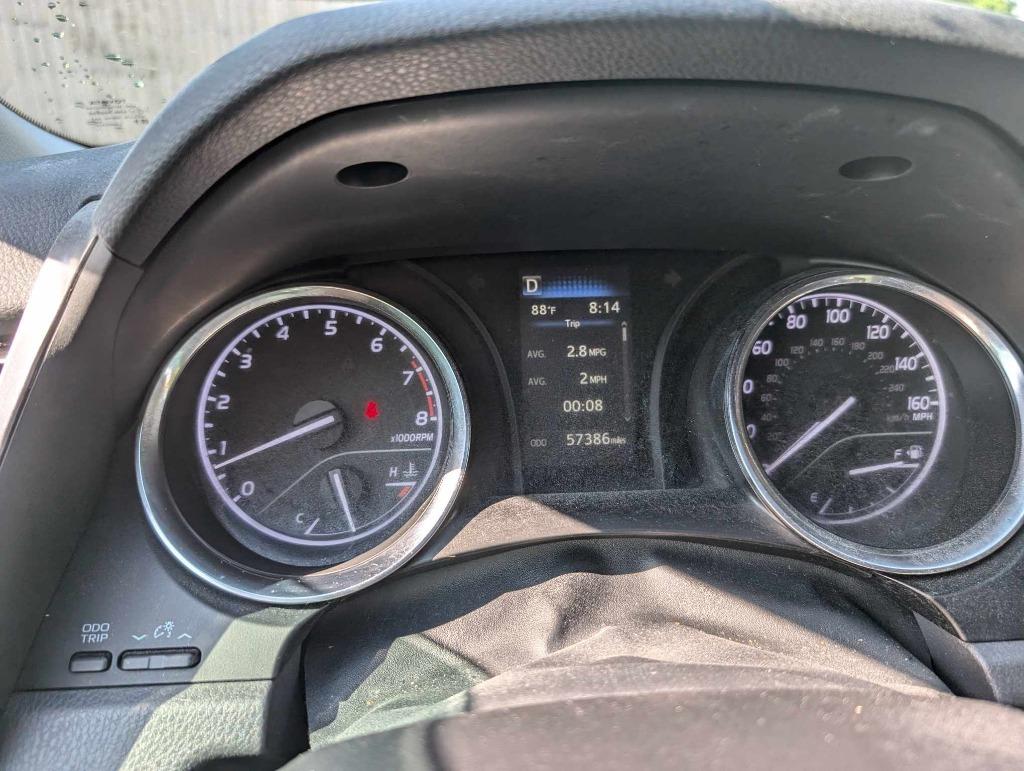 2020 Toyota Camry SE photo