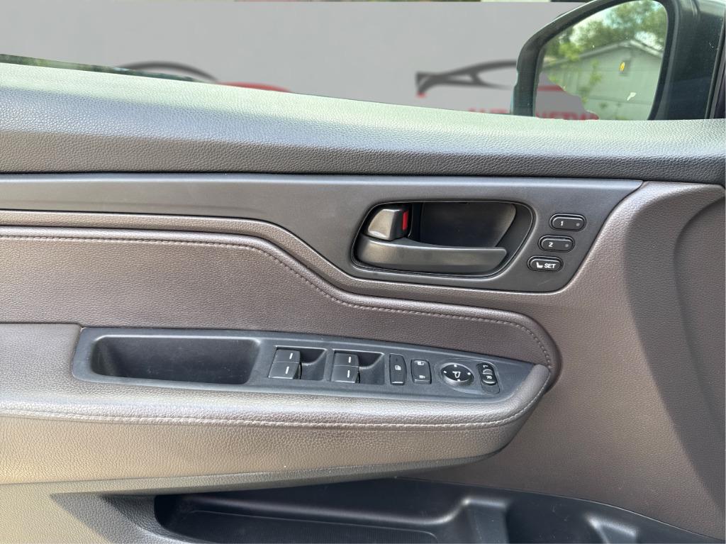 2018 Honda Odyssey - $17,800