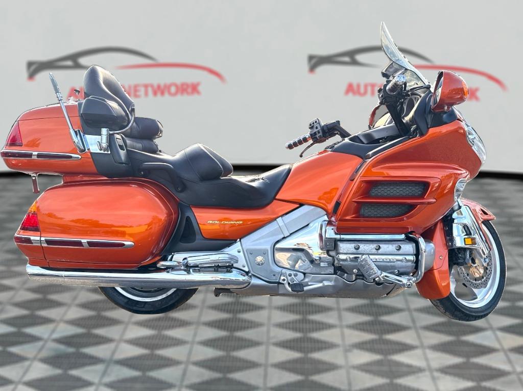 2002 Honda Gold Wing - $3,900