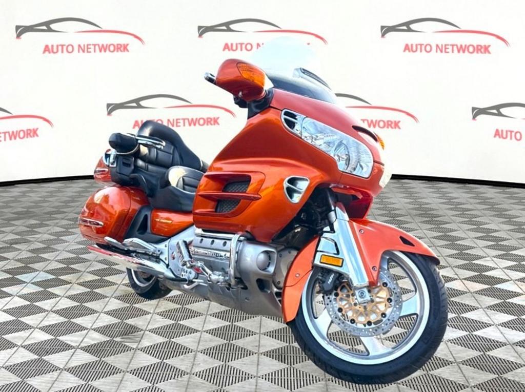 2002 Honda Gold Wing - $3,900