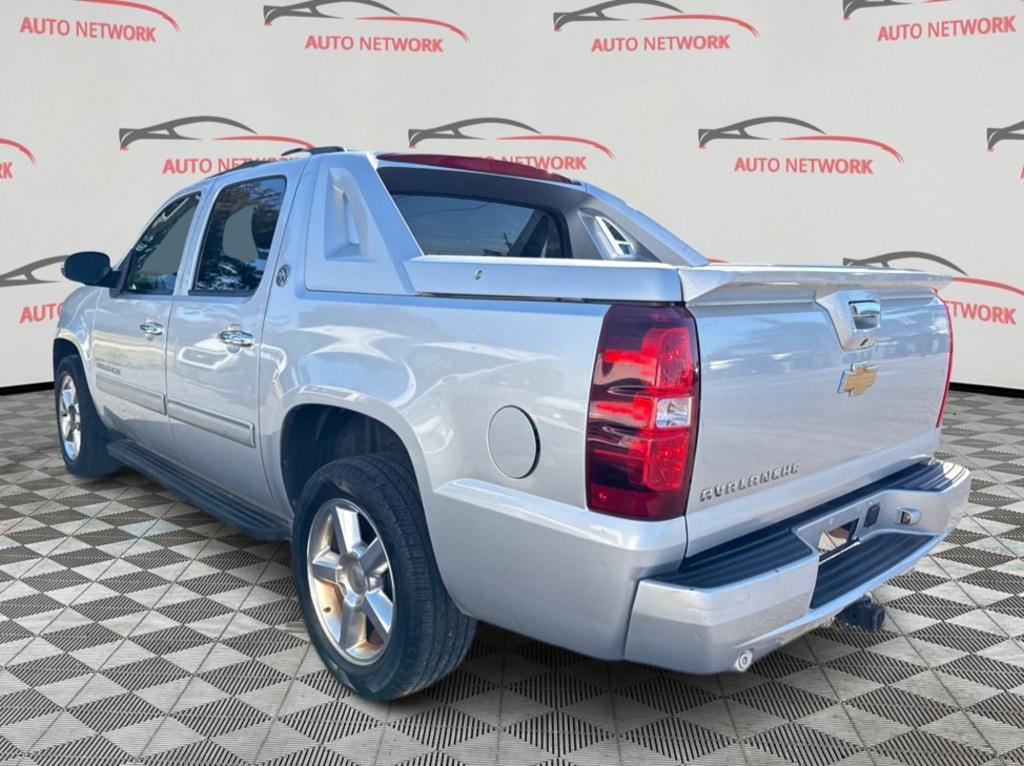 2013 Chevrolet Avalanche - $8,900