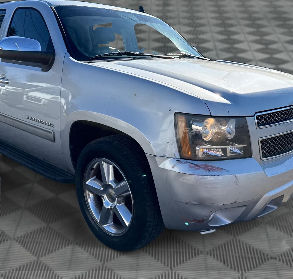 2013 Chevrolet Avalanche - $8,900