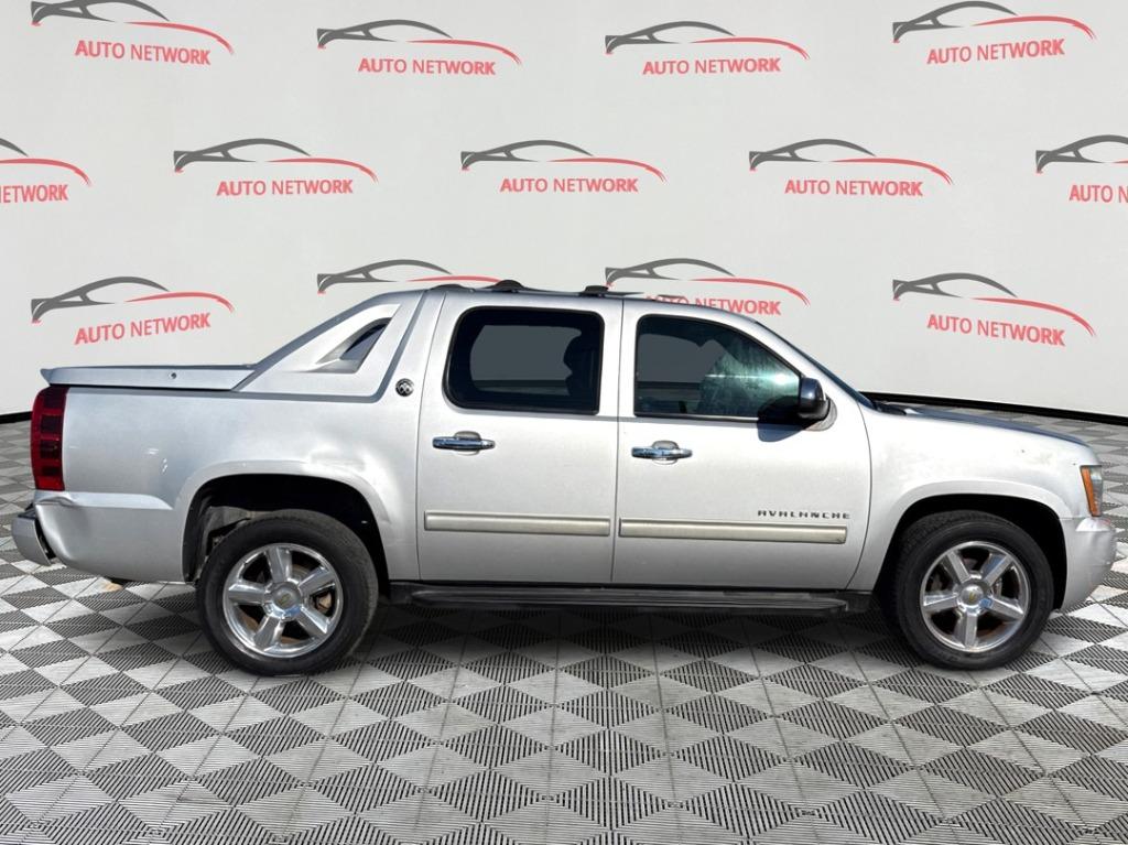 2013 Chevrolet Avalanche - $8,900