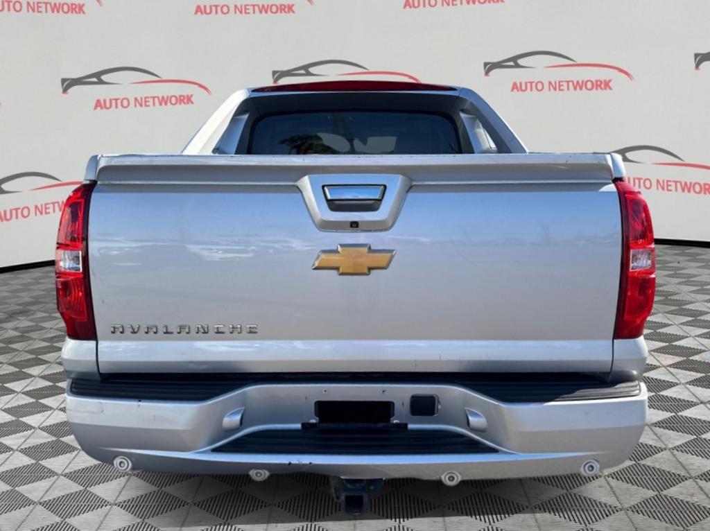 2013 Chevrolet Avalanche - $8,900