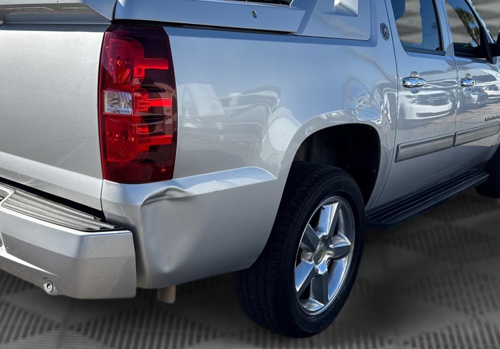 2013 Chevrolet Avalanche - $8,900