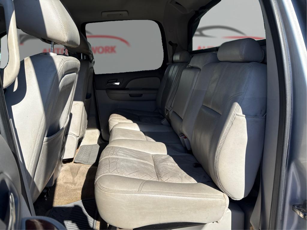 2013 Chevrolet Avalanche - $8,900