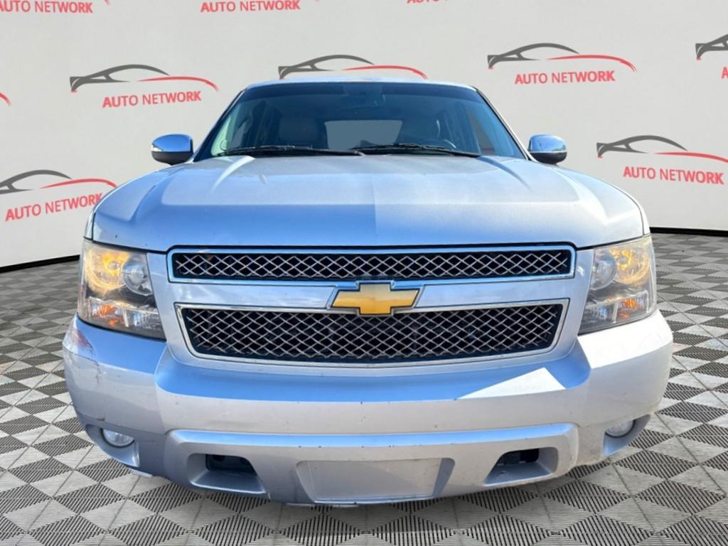 2013 Chevrolet Avalanche - $8,900
