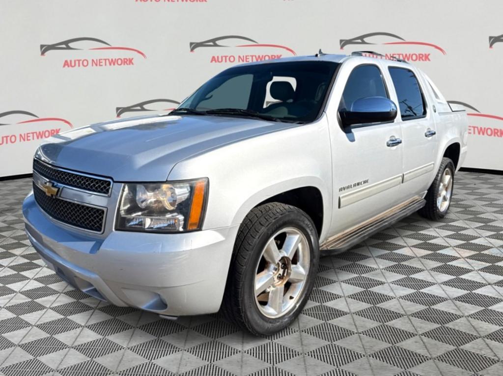 2013 Chevrolet Avalanche - $8,900