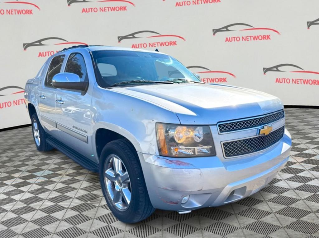 2013 Chevrolet Avalanche - $8,900