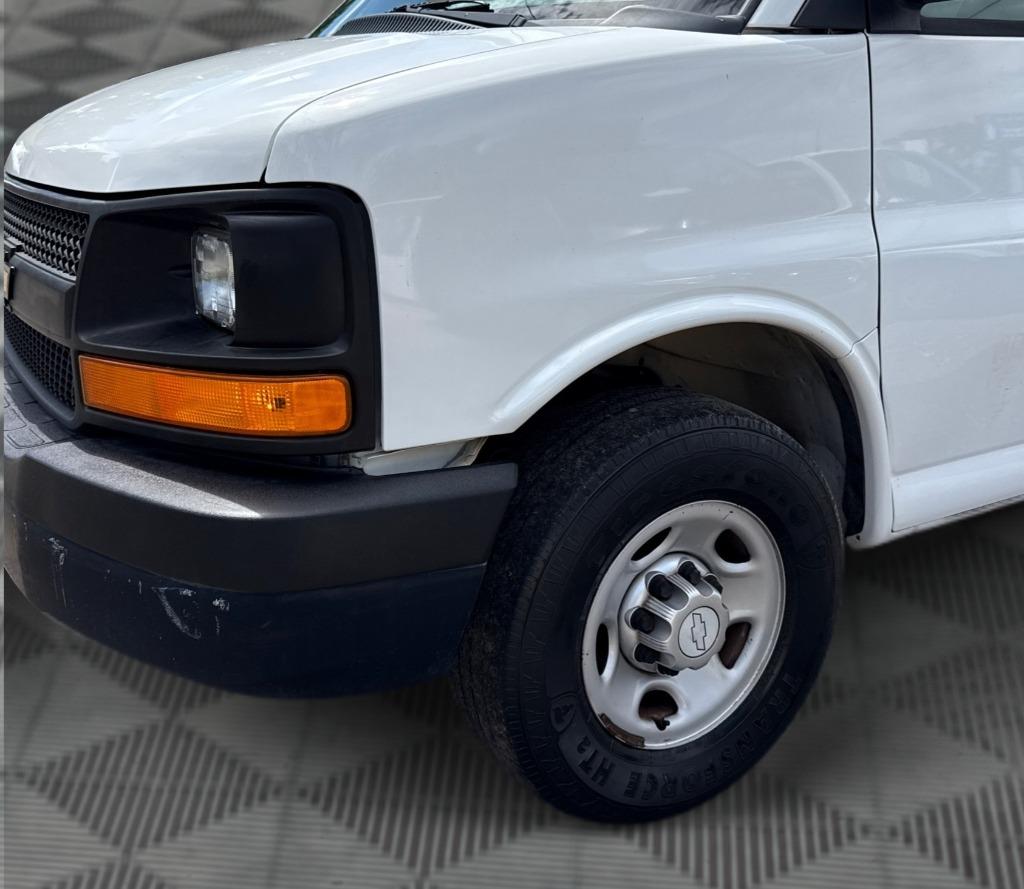 2016 Chevrolet Commercial Vans - $17,900