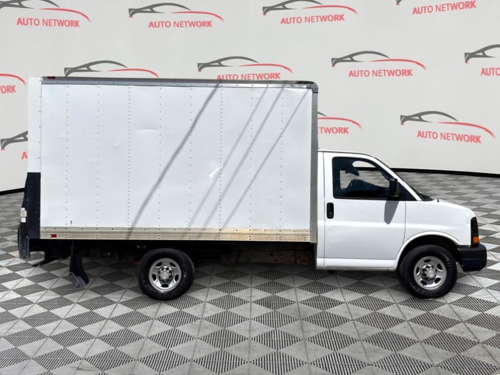 2016 Chevrolet Commercial Vans - $17,900