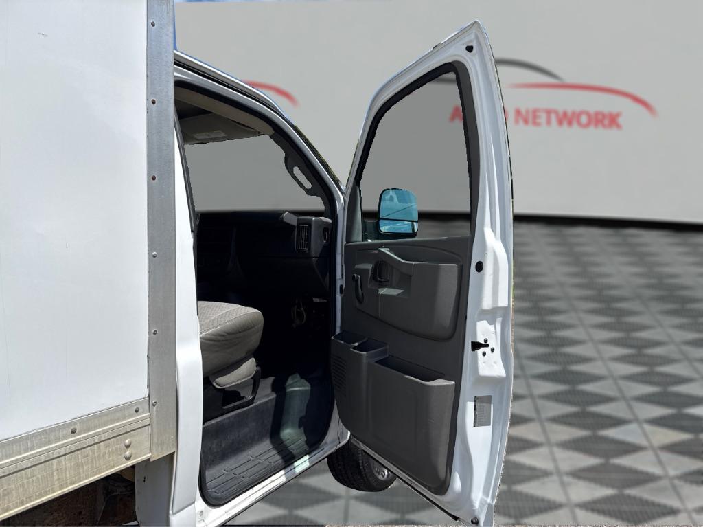 2016 Chevrolet Commercial Vans - $17,900
