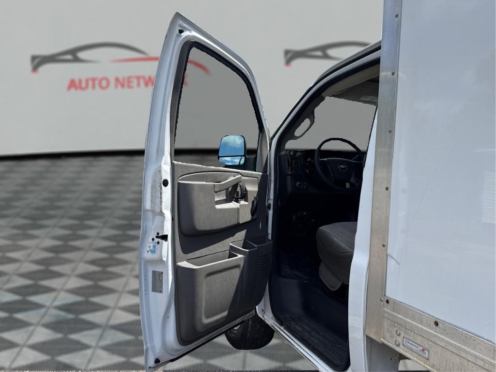 2016 Chevrolet Commercial Vans - $17,900