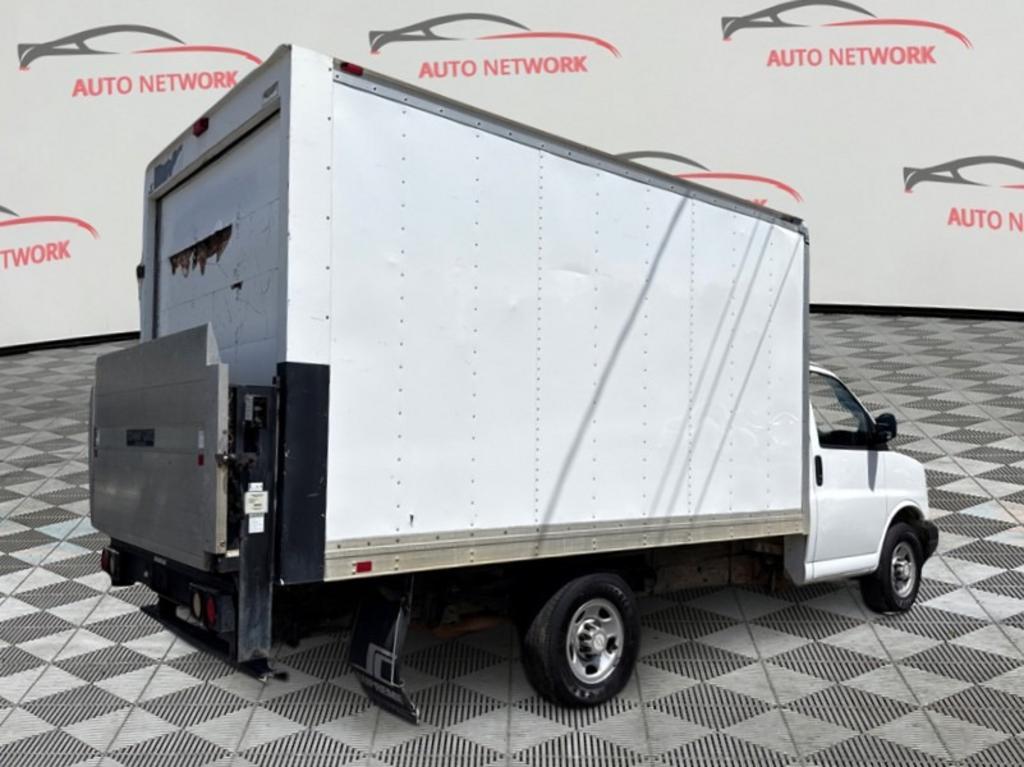 2016 Chevrolet Commercial Vans - $17,900