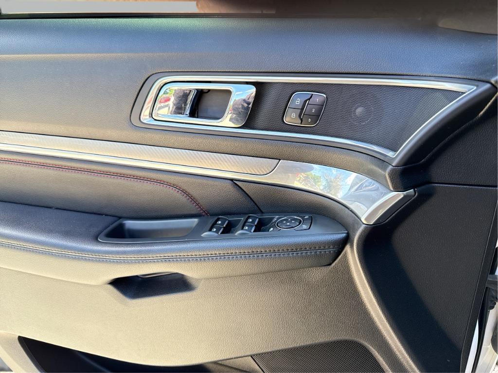 2017 Ford Explorer - $12,900