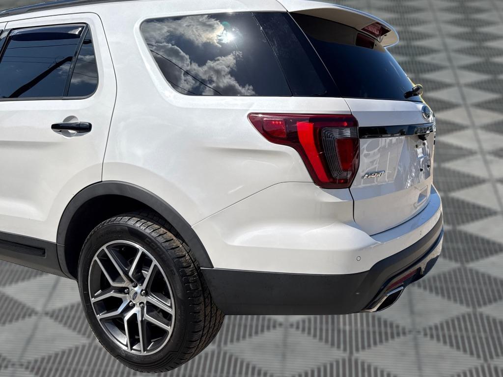 2017 Ford Explorer - $12,900