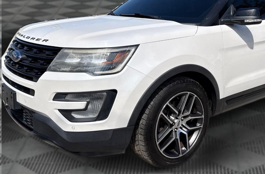 2017 Ford Explorer - $12,900