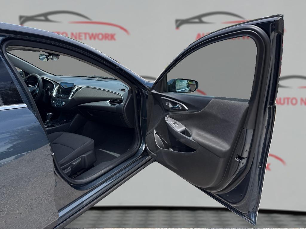2020 Chevrolet Malibu - $12,900