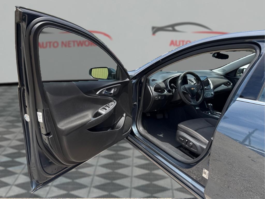 2020 Chevrolet Malibu - $12,900