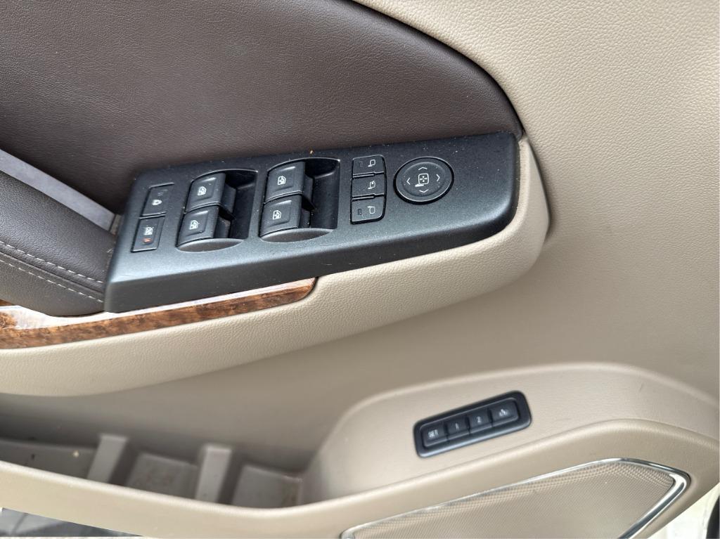 2015 Chevrolet Suburban - $13,900