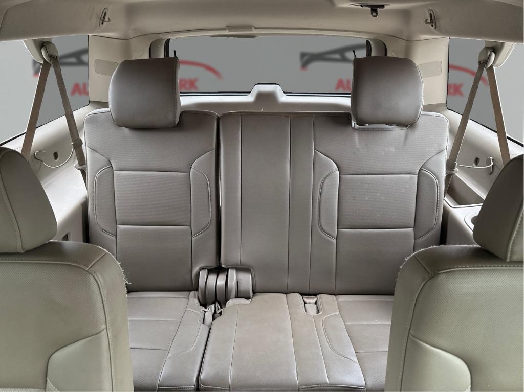 2015 Chevrolet Suburban - $13,900