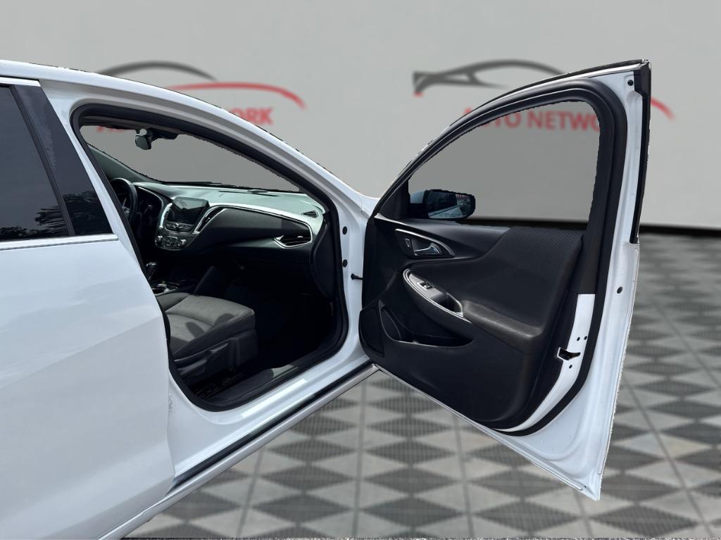 2018 Chevrolet Malibu - $9,900