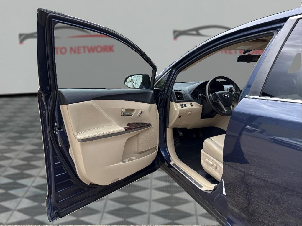 2015 Toyota Venza - $10,900