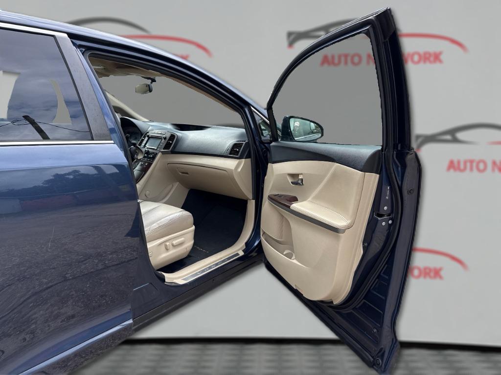 2015 Toyota Venza - $10,900