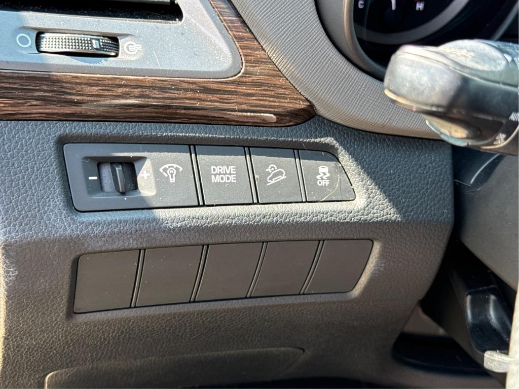 2017 Hyundai Santa Fe - $9,900