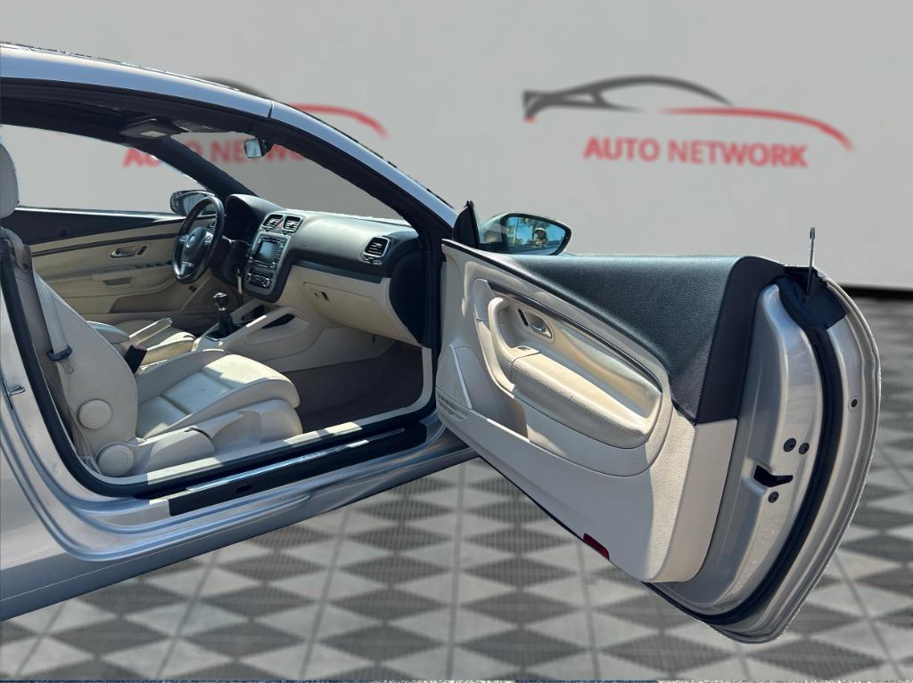 2010 Volkswagen Eos - $5,900