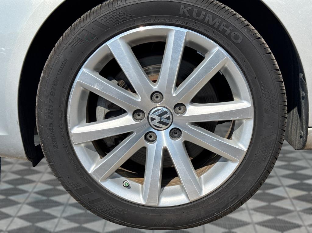 2010 Volkswagen Eos - $5,900