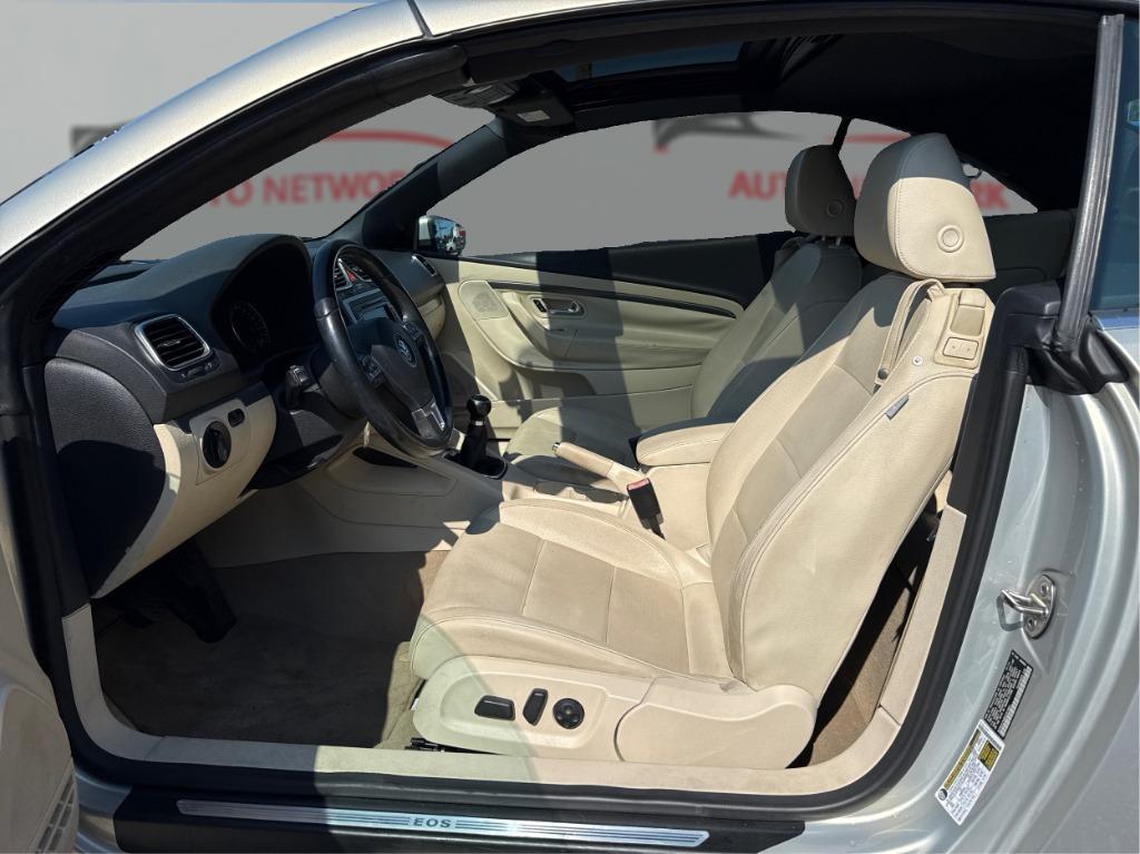 2010 Volkswagen Eos - $5,900