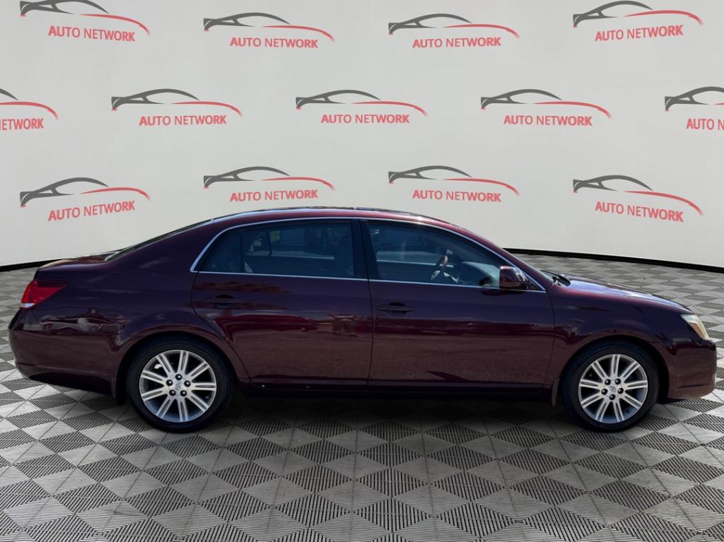 2005 Toyota Avalon - $7,900