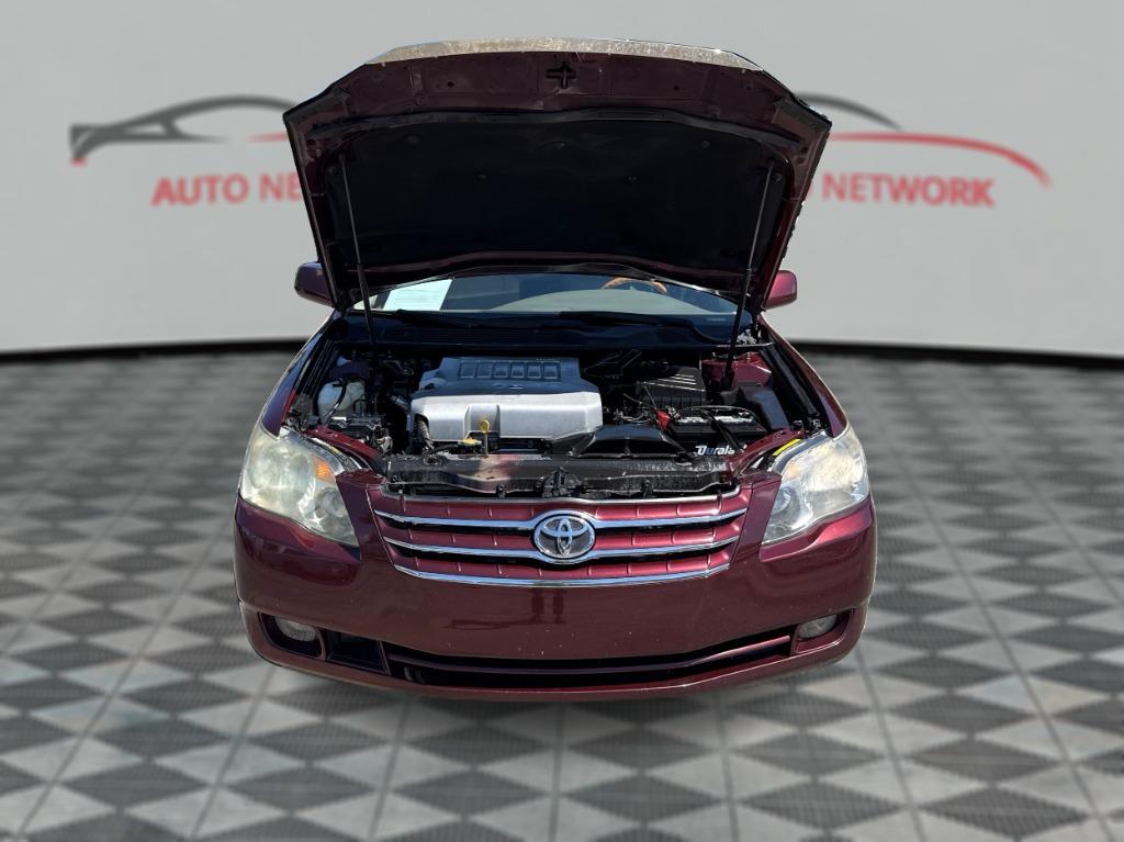 2005 Toyota Avalon - $7,900