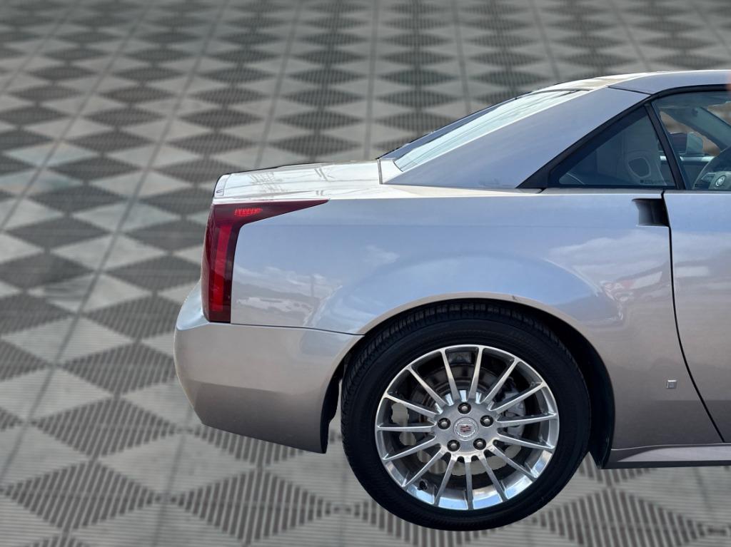 2008 Cadillac XLR - $25,900