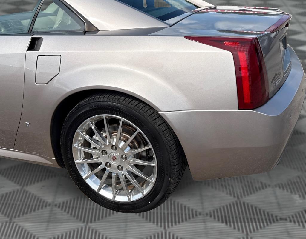 2008 Cadillac XLR - $25,900
