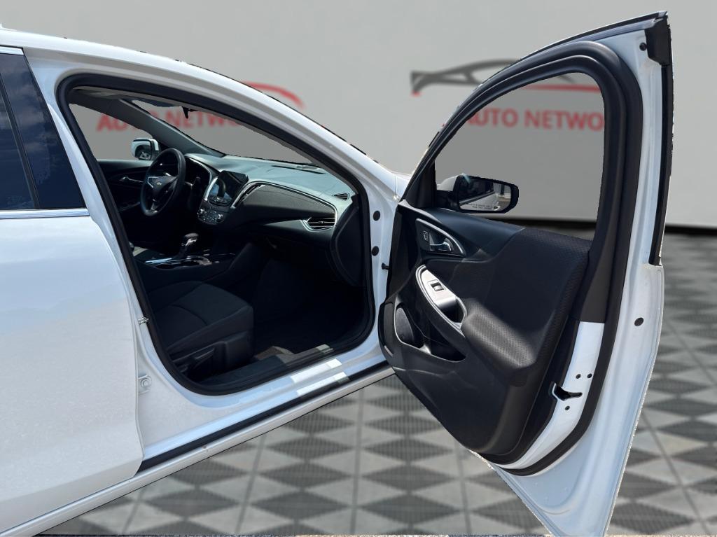 2021 Chevrolet Malibu - $11,900