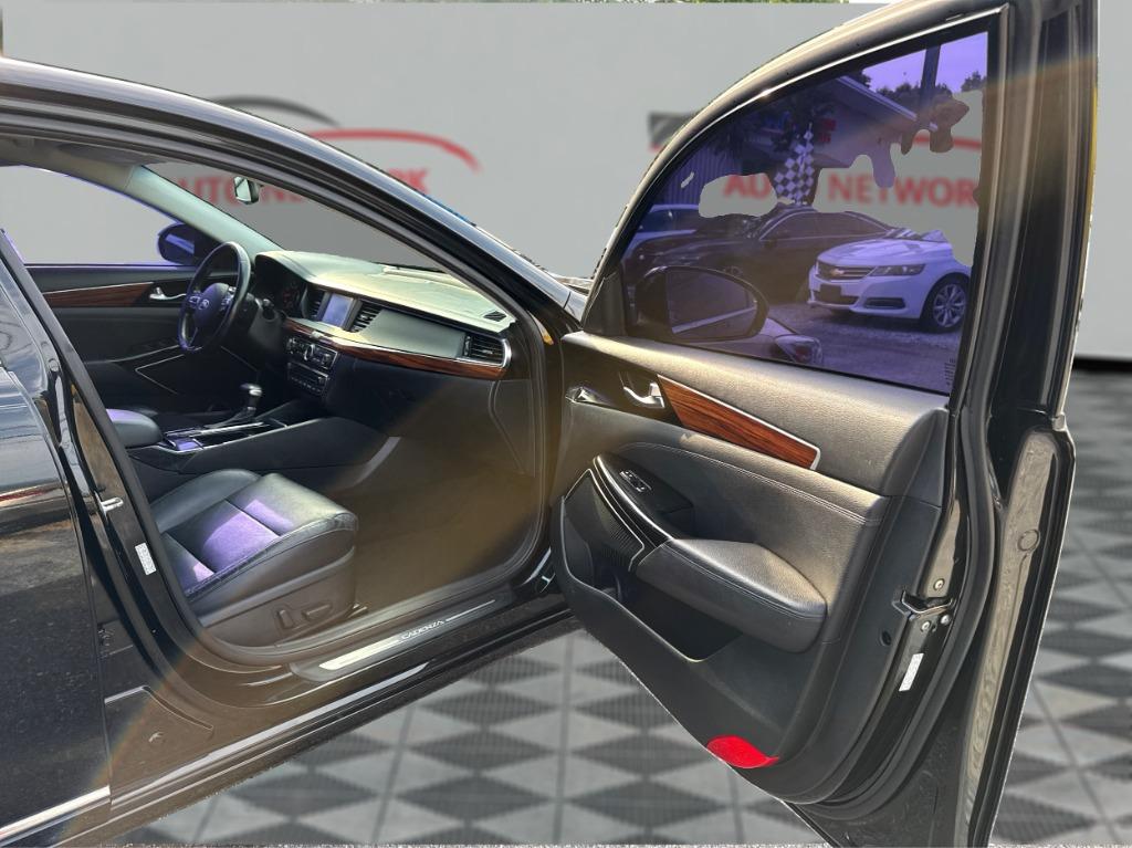 2017 Kia Cadenza - $10,900