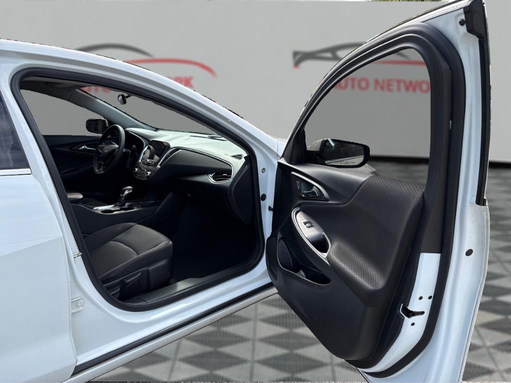 2021 Chevrolet Malibu - $10,900