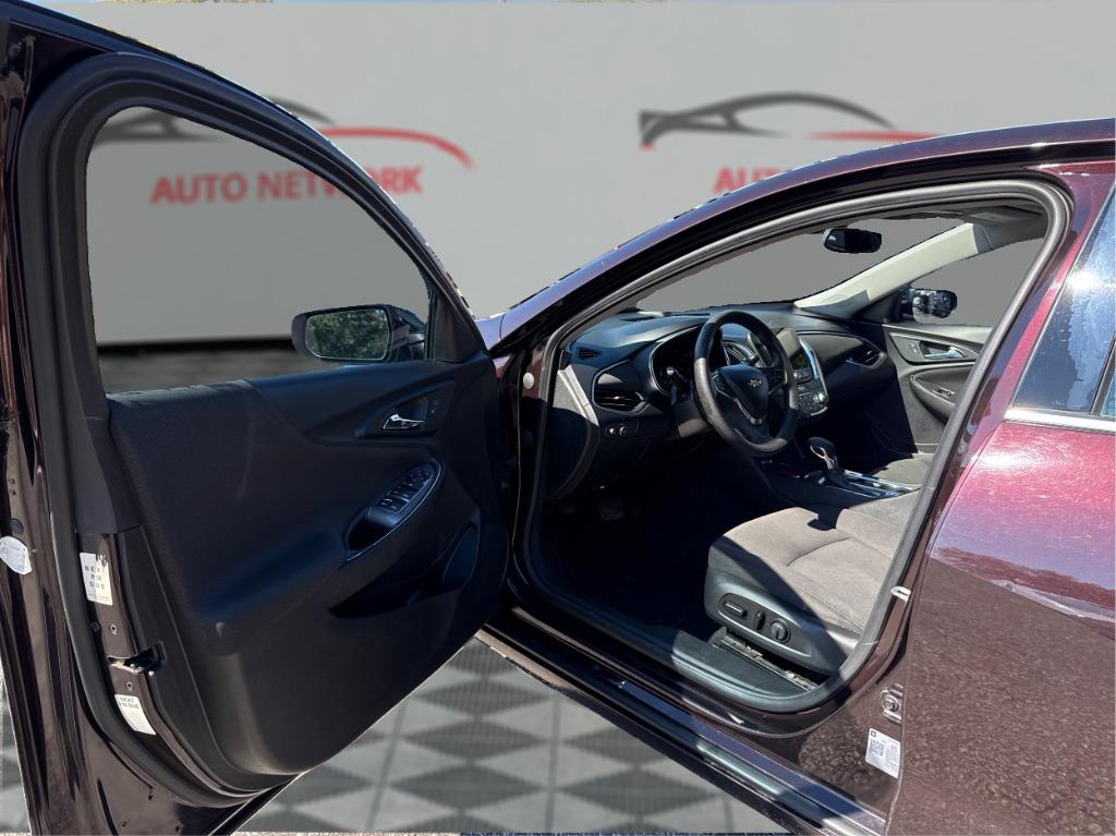 2021 Chevrolet Malibu - $10,900