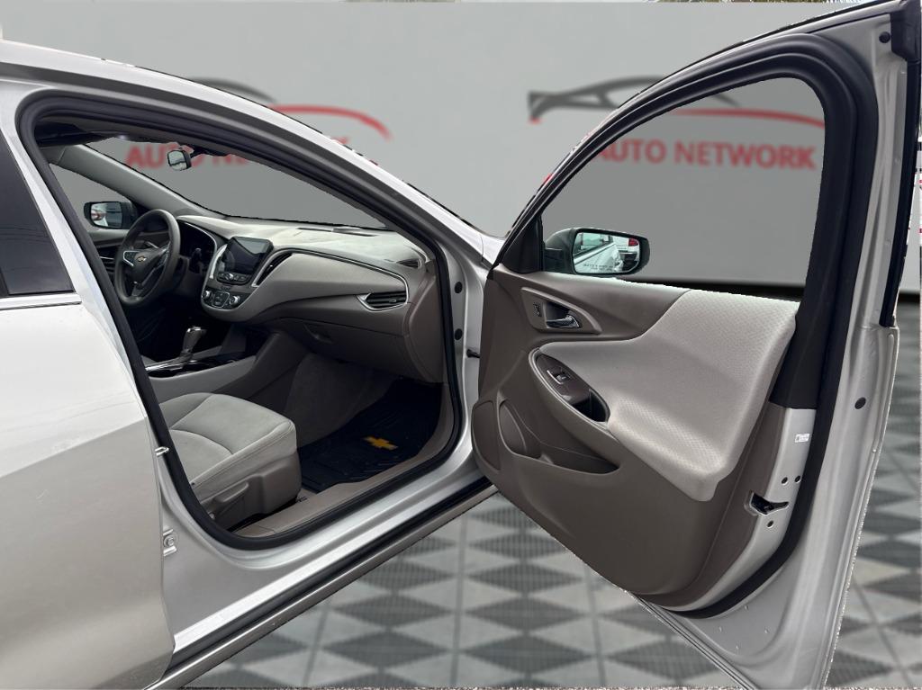2020 Chevrolet Malibu - $8,900