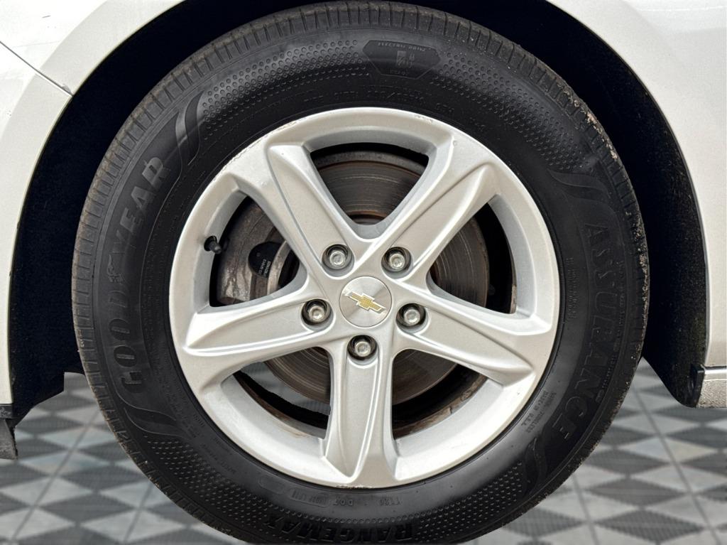 2020 Chevrolet Malibu - $8,900