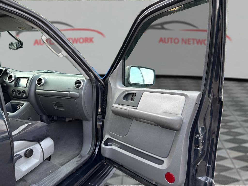 2003 Ford Expedition - $3,900