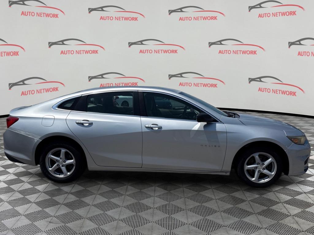 2017 Chevrolet Malibu - $8,900