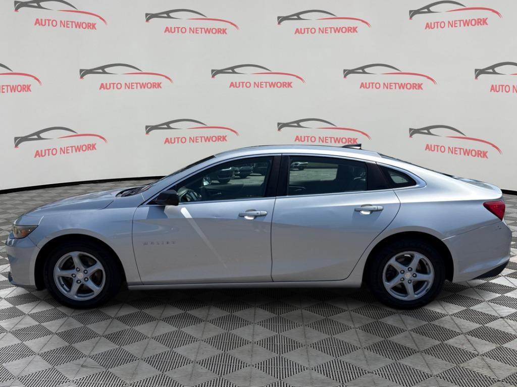 2017 Chevrolet Malibu - $8,900