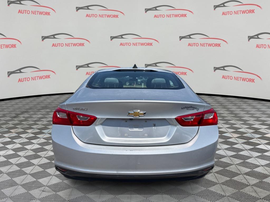 2017 Chevrolet Malibu - $8,900