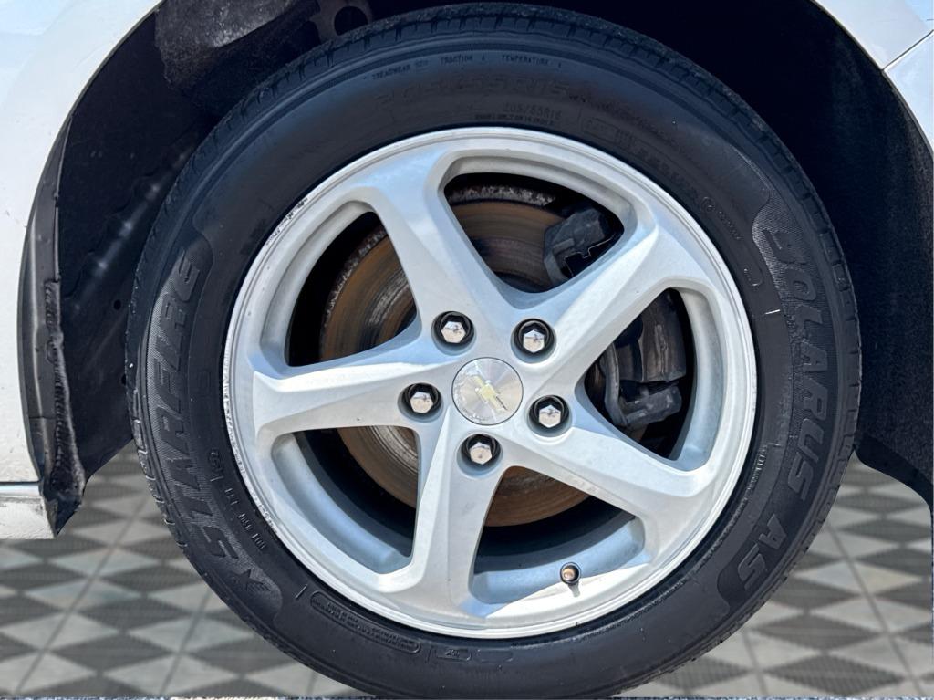 2017 Chevrolet Malibu - $8,900